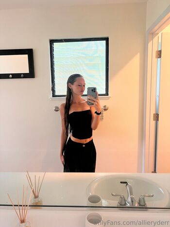 Full leaked Allieryderr page private onlyfans photo