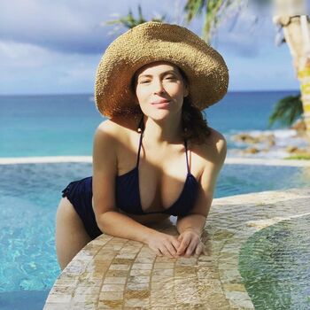 Full leaked Alyssa milano private photo