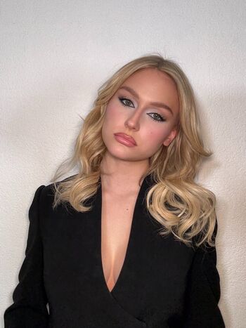 Full leaked Alyvia alyn lind private onlyfans photo