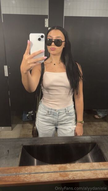 Full leaked Alyydaniele private onlyfans photo