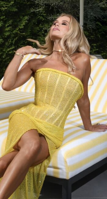 Full leaked Amanda holden private photo