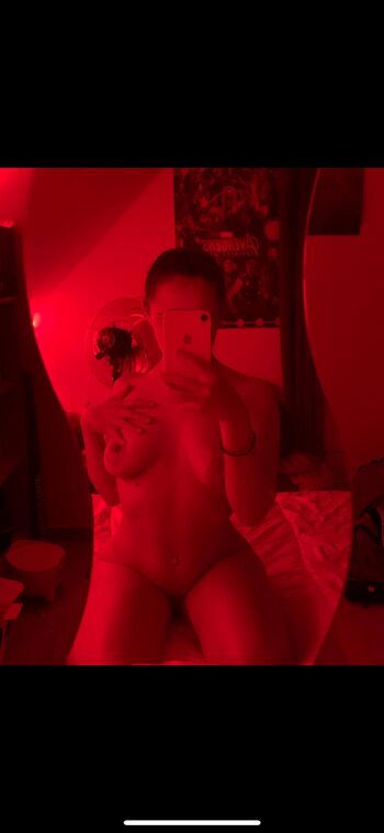 Full leaked Amandine private photo