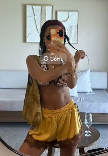 Full leaked Amber davies private photo