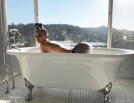 Full leaked Amberborzotra private onlyfans photo