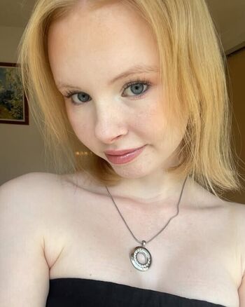 Full leaked Ameliamayl private onlyfans photo