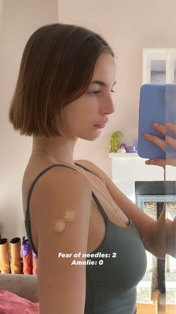 Full leaked Amelie manzoli  page private onlyfans photo