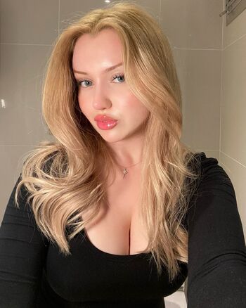 Full leaked Amine yavuz private onlyfans photo