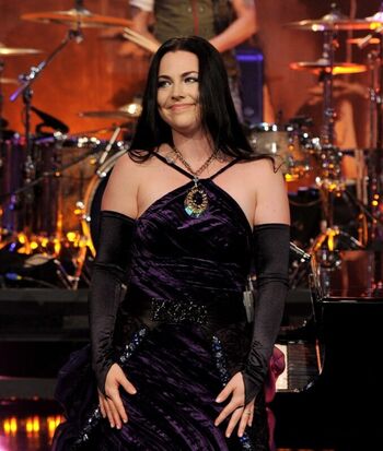 Full leaked Amy lee private photo