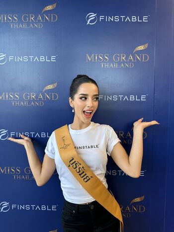 Full leaked Amy viranya berry page private onlyfans photo