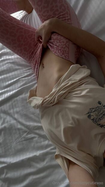 Full leaked Amycutiexoo private photo