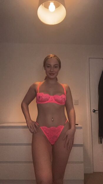 Full leaked Amyellerington private photo