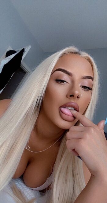 Full leaked Amyellerington private photo