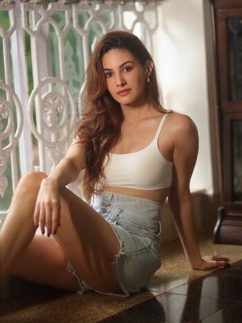 Full leaked Amyra dastur private photo