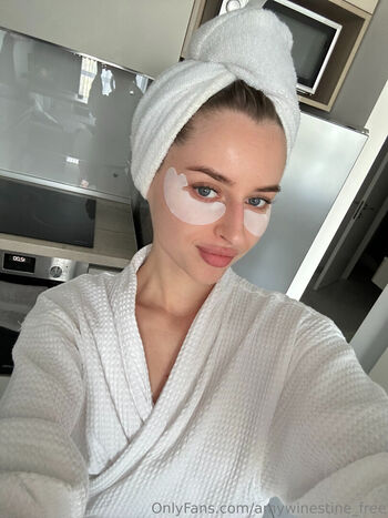 Full leaked Amywinestine private photo