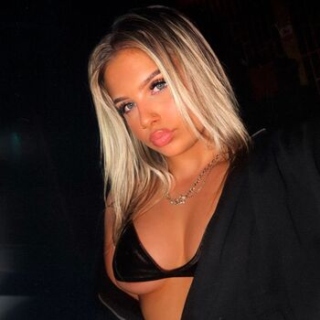 Full leaked Amyyxmcl private onlyfans photo