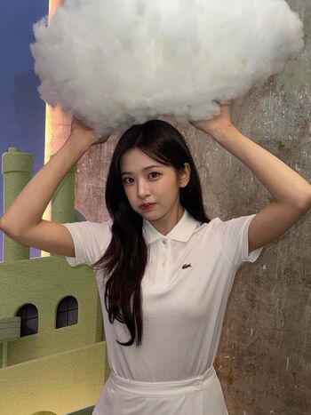 An Yujin 안유진 |