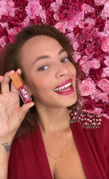 Full leaked Anais delwaulle page private onlyfans photo