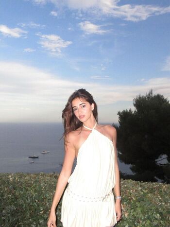 Full leaked Ananya pandey private photo