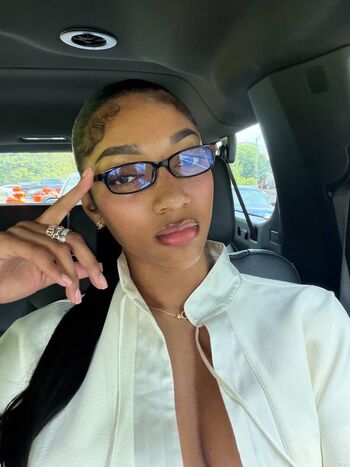 Full leaked Angel reese private photo