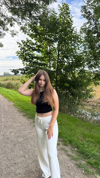 Angelina_Dehlow