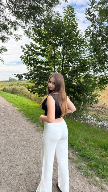 Angelina_Dehlow