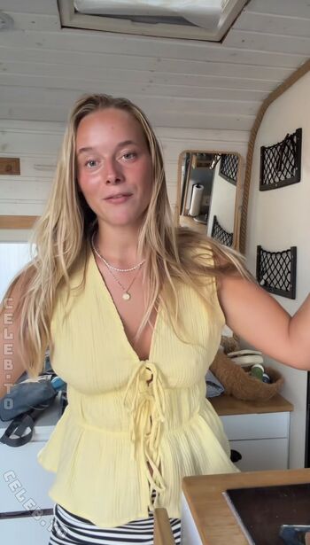 Full leaked Angelinajoleen private photo