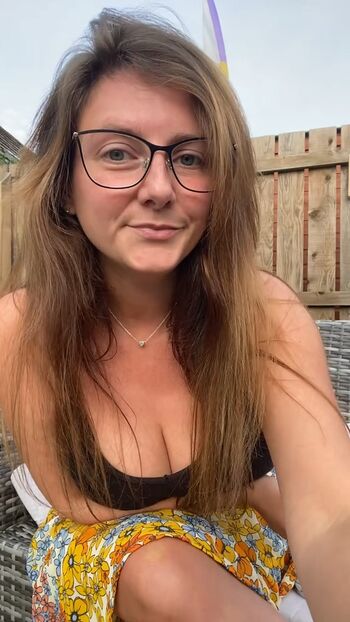 Full leaked Angryweewifey private photo