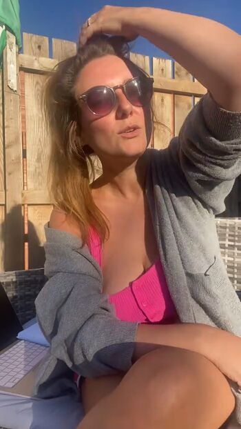 Full leaked Angryweewifey private photo