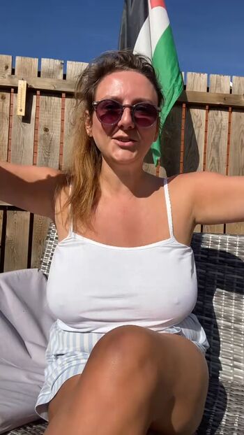 Full leaked Angryweewifey private photo