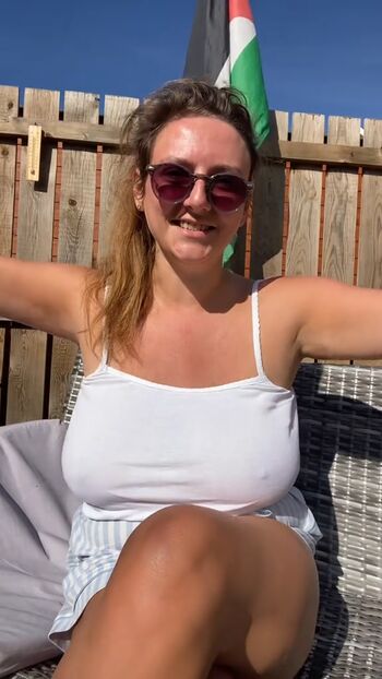 Full leaked Angryweewifey private photo