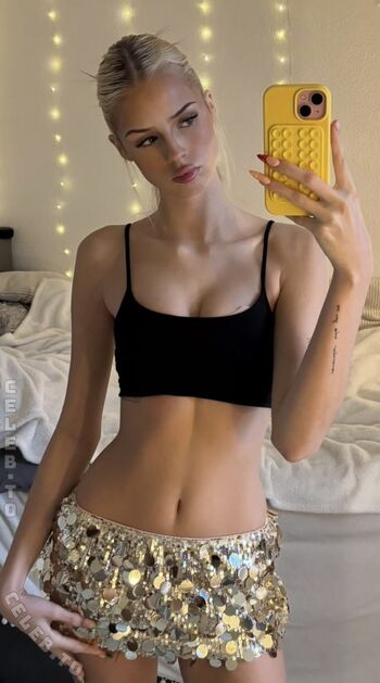 Full leaked Anialivo private onlyfans photo