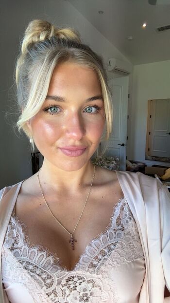 Full leaked Aniela leon page private onlyfans photo