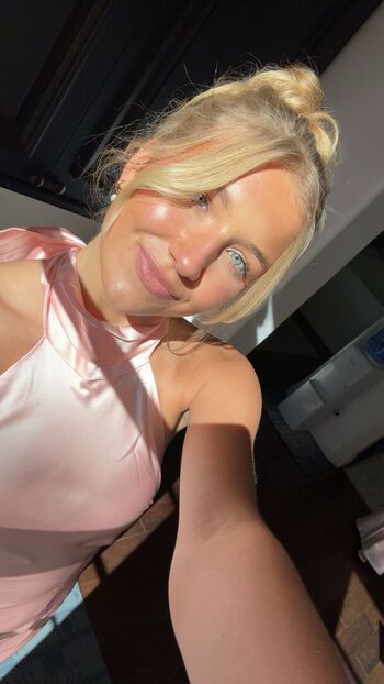 Full leaked Aniela leon page private onlyfans photo