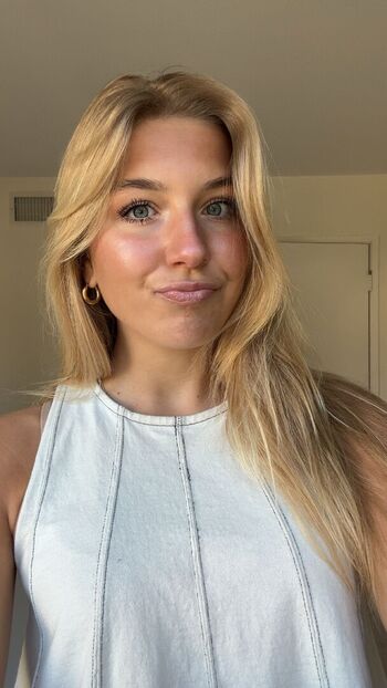 Full leaked Aniela leon page private onlyfans photo