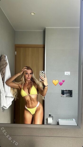 Full leaked Annamhfm private photo