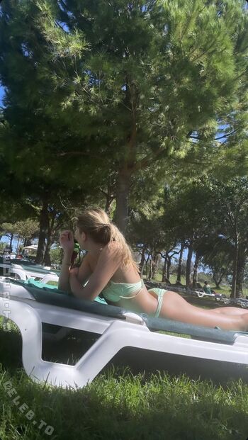 Full leaked Annaneubrt private onlyfans photo