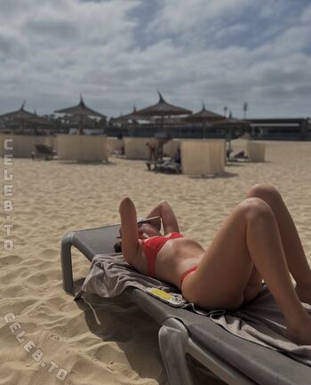 Full leaked Annaneubrt private onlyfans photo