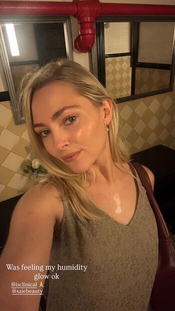Full leaked Annasophia robb private photo