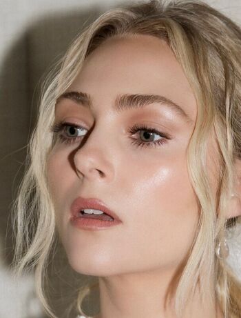 Full leaked Annasophia robb private photo