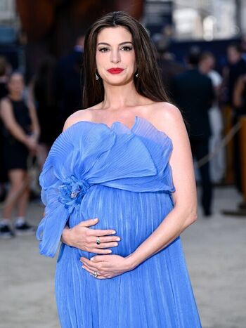 Full leaked Anne hathaway page private photo