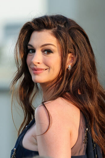 Full leaked Anne hathaway page private photo