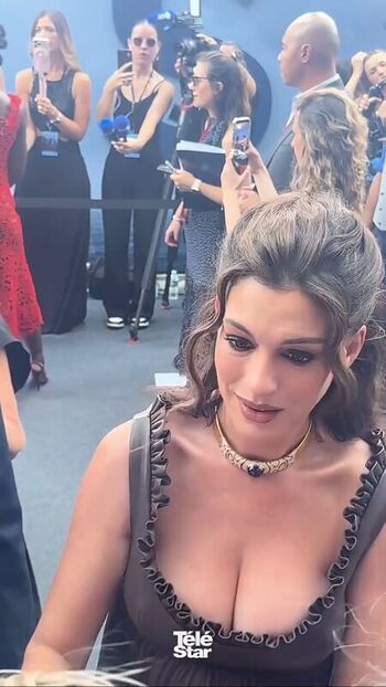 Full leaked Anne hathaway page private photo