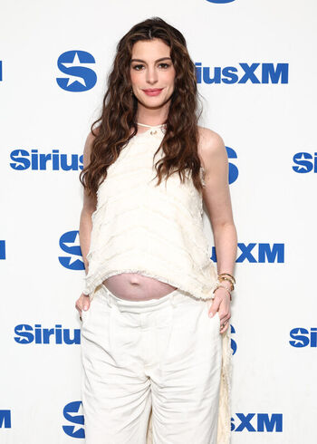 Full leaked Anne hathaway private photo