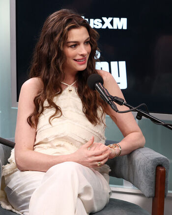 Full leaked Anne hathaway private photo