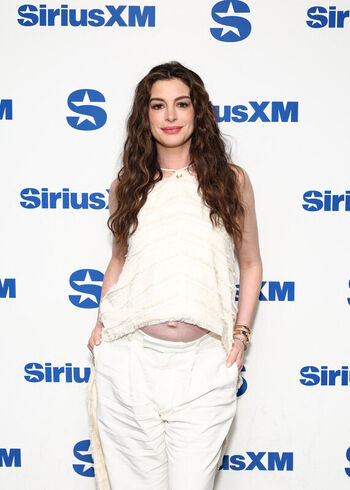 Full leaked Anne hathaway private photo