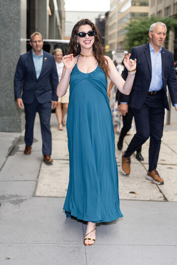 Full leaked Anne hathaway private photo