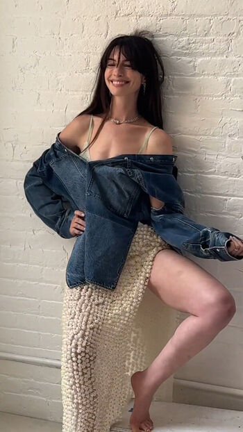 Full leaked Anne hathaway page private photo