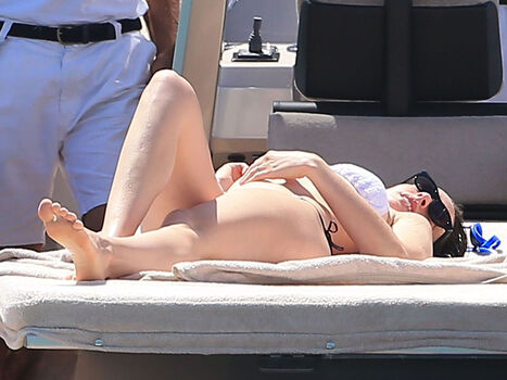 Full leaked Anne hathaway page private photo