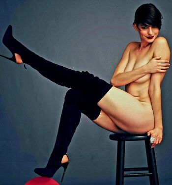 Full leaked Anne hathaway page private photo