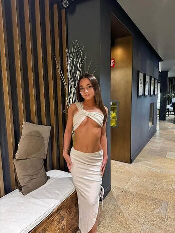 Full leaked Anniemaerosee private onlyfans photo